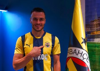 Filip Kostic resmen Fenerbahçe'de