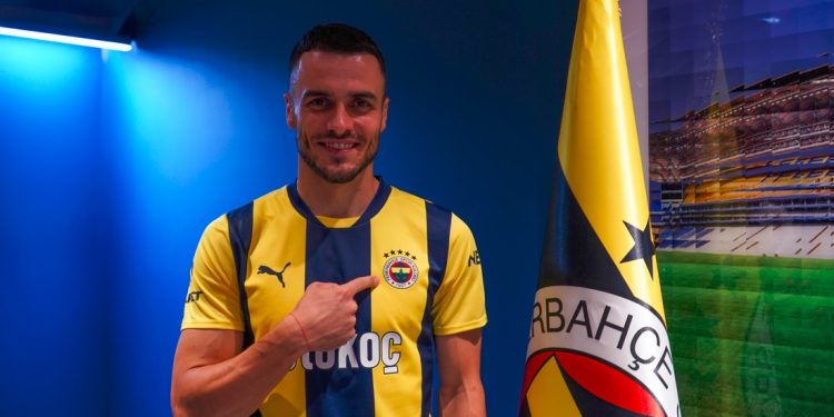 Filip Kostic resmen Fenerbahçe'de