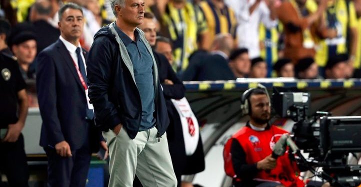 Fenerbahçe Teknik Direktörü Jose Mourinho