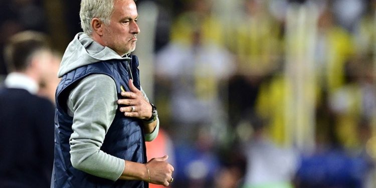 Fenerbahçe Teknik Direktörü Jose Mourinho