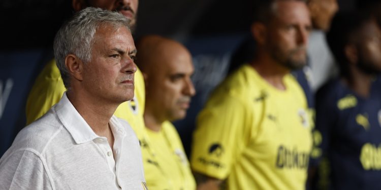 Fenerbahçe Teknik Direktörü Jose Mourinho