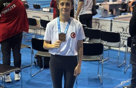 Fenerbahçeli milli boksörümüz Aleyna Demirkır