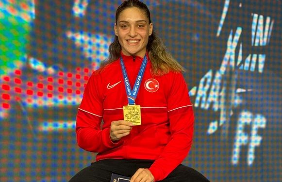 Fenerbahçeli milli boksörümüz Büşra Işıldar