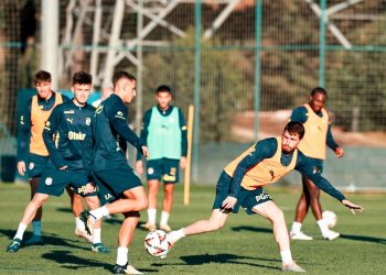 Fenerbahçe'de Manchester United maçının hazırlıkları başladı