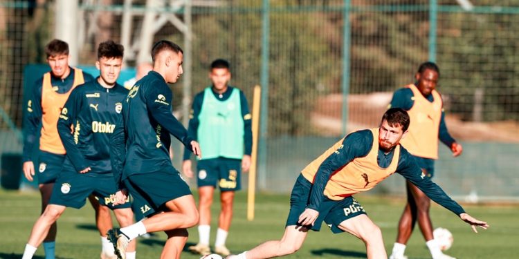 Fenerbahçe'de Manchester United maçının hazırlıkları başladı