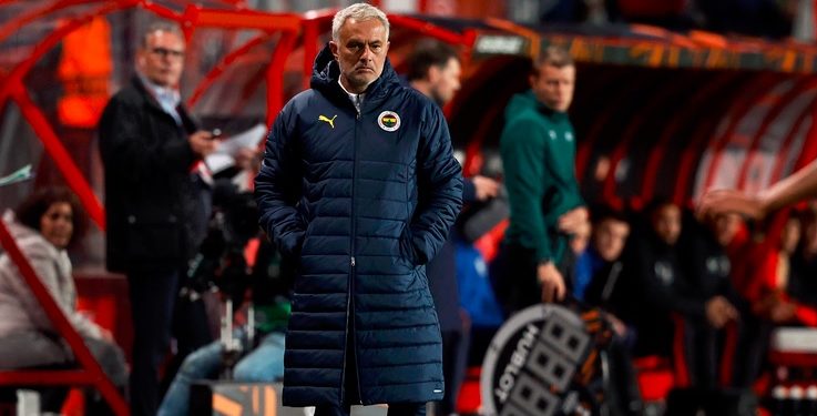 Fenerbahçe Teknik Direktörü Jose Mourinho
