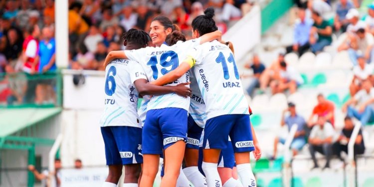 Fenerbahçe Kadın Futbol Takımı