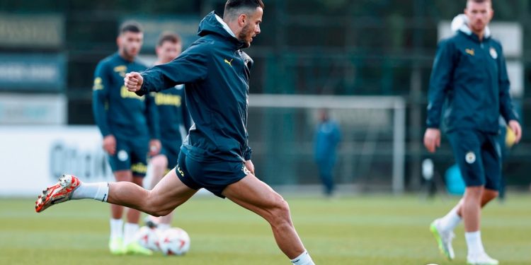 Fenerbahçe'de AZ Alkmaar maçının hazırlıkları başladı