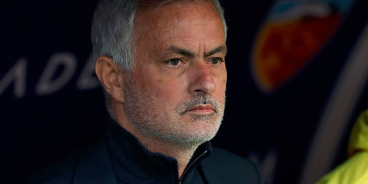 Fenerbahçe Teknik Direktörü Jose Mourinho