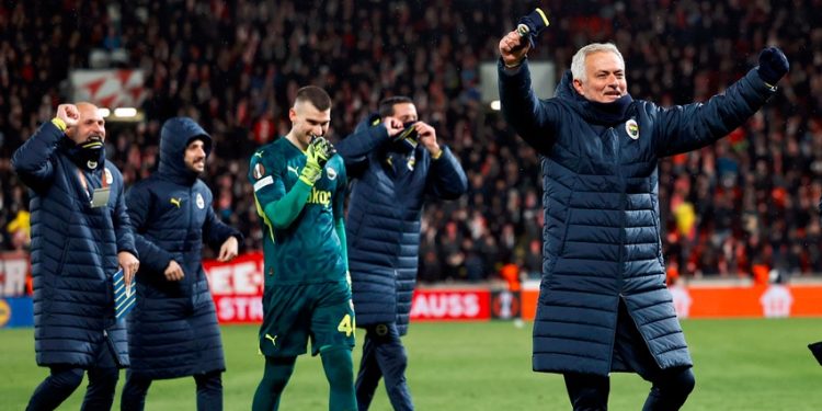 Fenerbahçe Teknik Direktörü Jose Mourinho