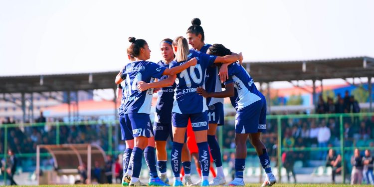 Fenerbahçe Kadın Futbol Takımı