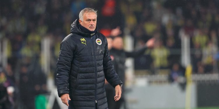 Fenerbahçe Teknik Direktörü Jose Mourinho