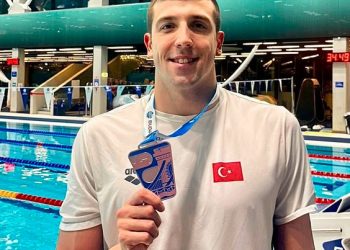 Fenerbahçeli milli yüzücümüz Emre Şakçı