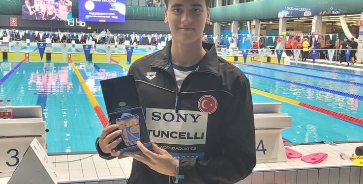 Fenerbahçeli milli yüzücü Kuzey Tunçelli