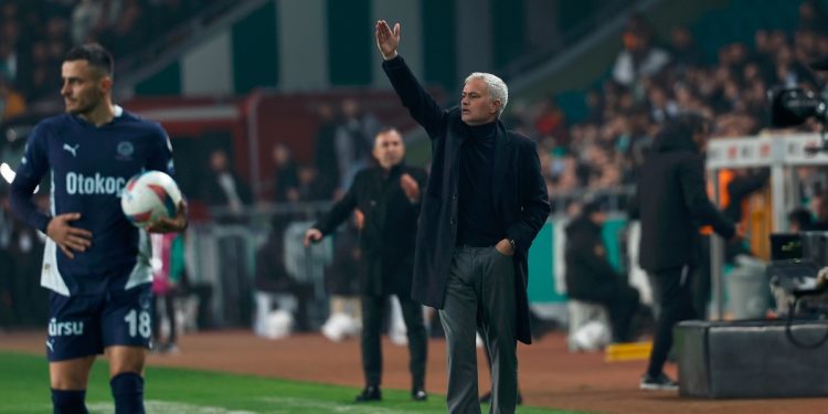 Fenerbahçe Teknik Direktörü Jose Mourinho