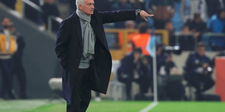 Fenerbahçe Teknik Direktörü Jose Mourinho