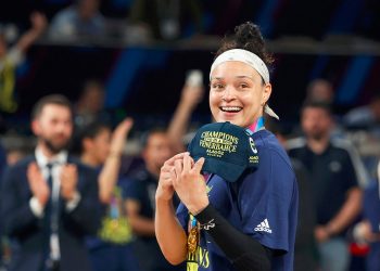 Kayla McBride yeniden Fenerbahçe Opet'te