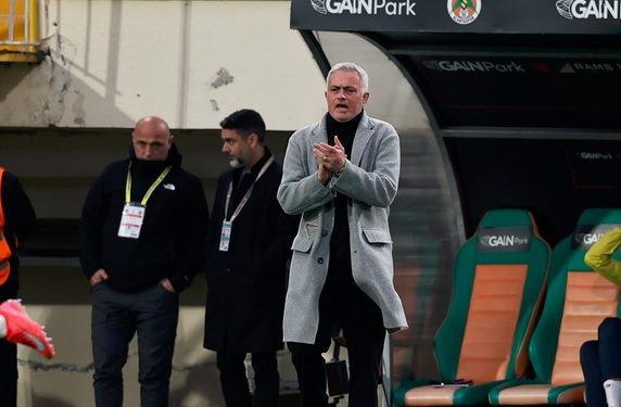 Fenerbahçe Teknik Direktörü Jose Mourinho