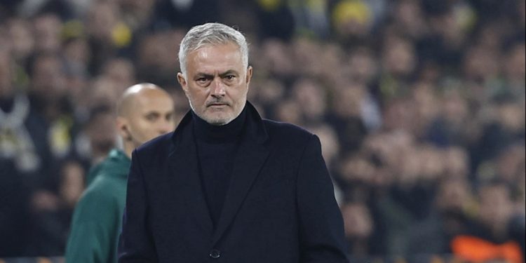 Fenerbahçe Teknik Direktörü Jose Mourinho