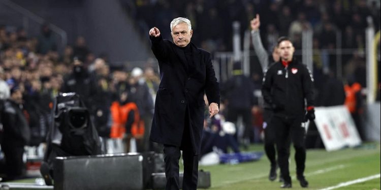 Fenerbahçe Teknik Direktörü Jose Mourinho