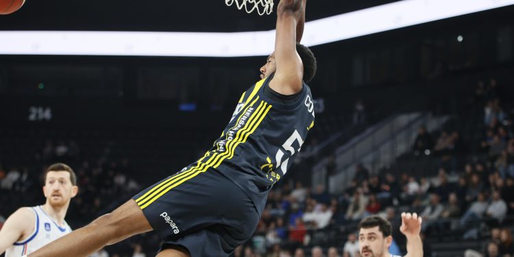 Anadolu Efes 81-82 Fenerbahçe Beko