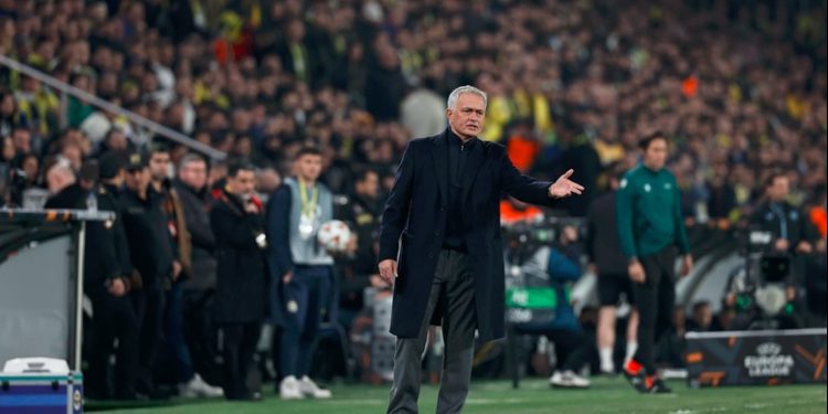 Fenerbahçe Teknik Direktörü Jose Mourinho