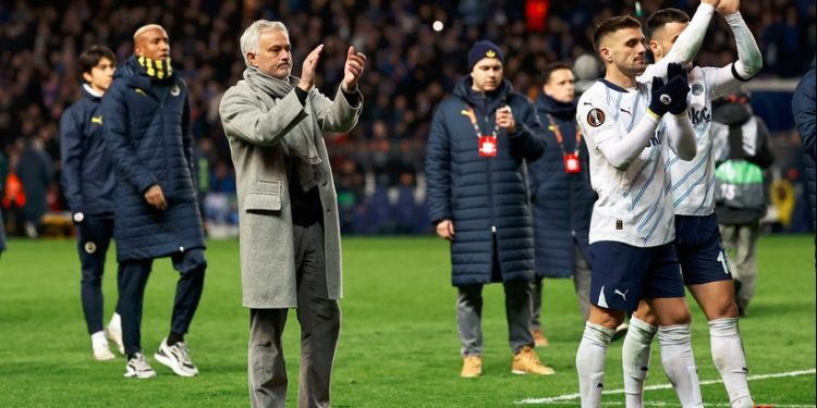 Fenerbahçe Teknik Direktörü Jose Mourinho