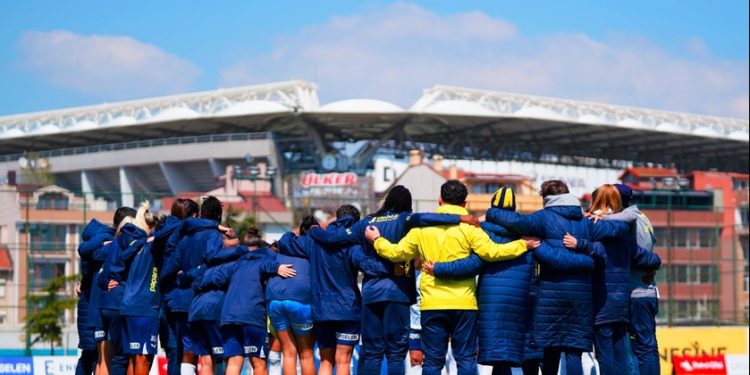 Fenerbahçe Kadın Futbol Takımı