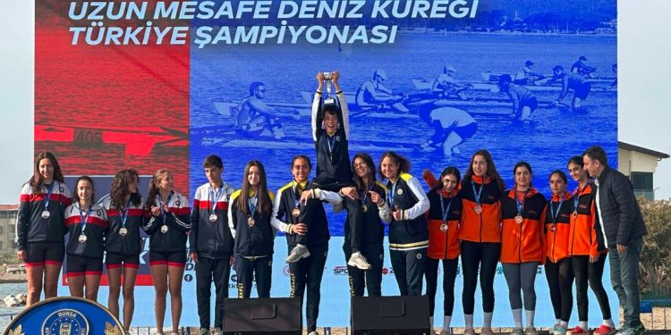 Kürekçilerimiz, Deniz Küreği Türkiye Şampiyonası’nda 6 altın, 2 de gümüş madalya kazandı