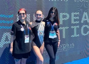 Milli yüzücümüz Ece Üngör, bir ilki daha başardı