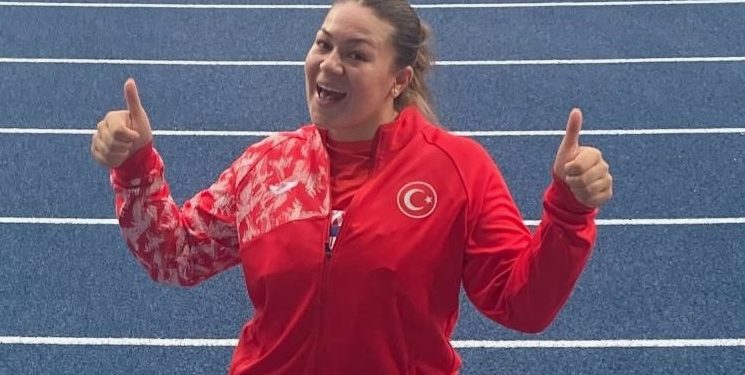 Fenerbahçeli milli atlet Özlem Becerek