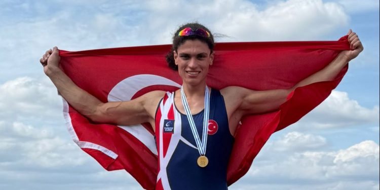 Fenerbahçeli milli kürekçimiz Cevdet Ege Mutlu