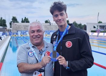 Fenerbahçeli milli yüzücü Kuzey Tunçelli