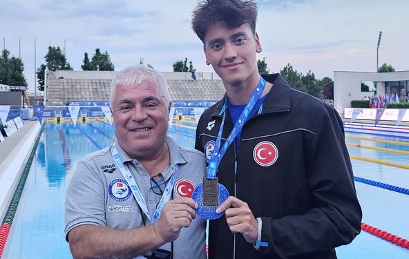 Fenerbahçeli milli yüzücü Kuzey Tunçelli