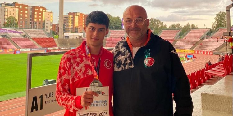 Fenerbahçeli milli atlet Emre Çolak