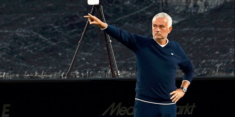 Fenerbahçe Teknik Direktörü Jose Mourinho