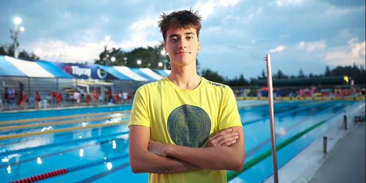 Fenerbahçeli milli yüzücü Kuzey Tunçelli