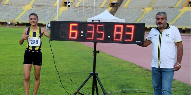 Fenerbahçeli milli atletimiz Elif Akçicek
