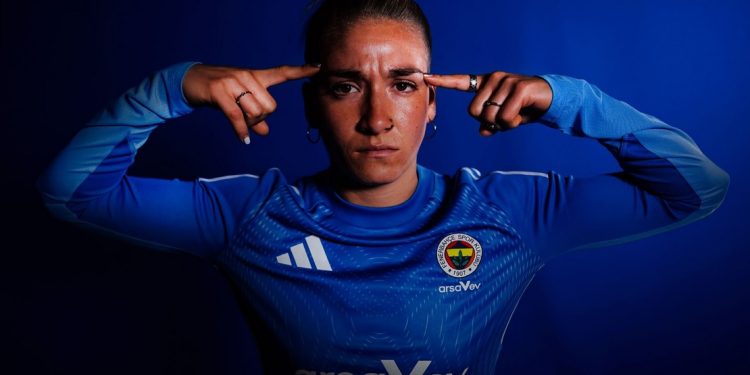 Abigail Paola Chaves Fenerbahçe arsaVev'de