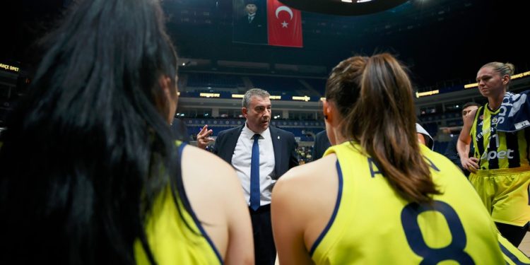 Fenerbahçe Kadın Basketbol Takımı Başantrenörü Miguel Mendez