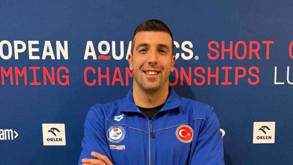 Fenerbahçeli milli yüzücümüz Emre Şakçı