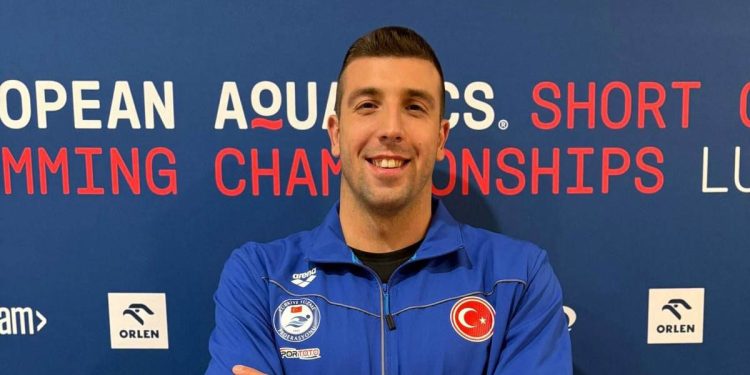 Fenerbahçeli milli yüzücümüz Emre Şakçı