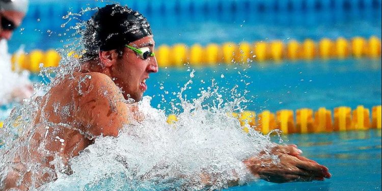 Fenerbahçeli milli yüzücümüz Emre Şakçı