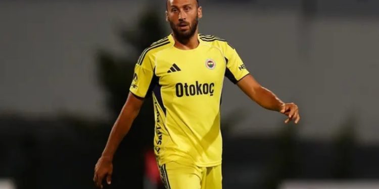 Fenerbahçe Cenk Tosun ile yolları ayırdı