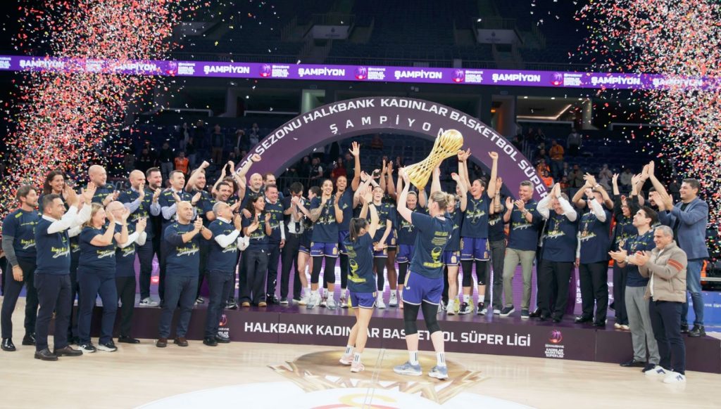 Fenerbahçe Opet Namağlup Şampiyon