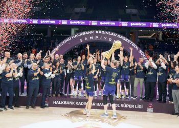 Fenerbahçe Opet Namağlup Şampiyon