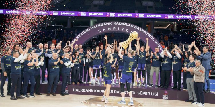 Fenerbahçe Opet Namağlup Şampiyon