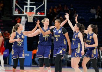 Fenerbahçe Opet Namağlup Şampiyon