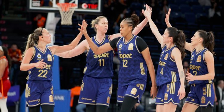 Fenerbahçe Opet Namağlup Şampiyon