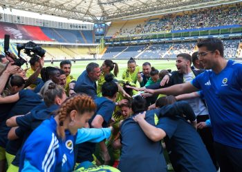 Fenerbahçe arsaVev Şampiyonluk Kupasını aldı